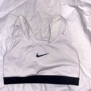 WHITE NIKE SPORTS BRA